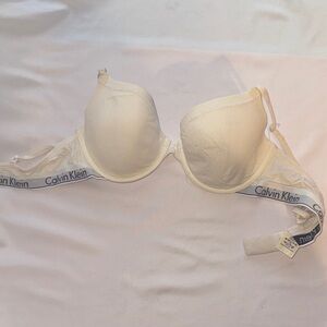 Calvin Klein Women's White Bra